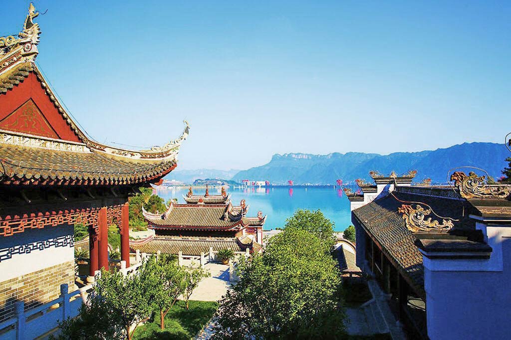 The Hometown of Qu Yuan offers a view of the Three Gorges Dam and surrounding scenery.